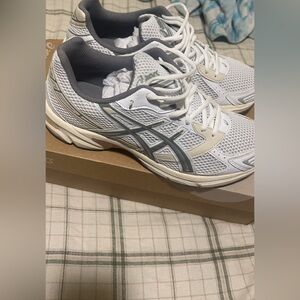 Only worn twice men’s asics